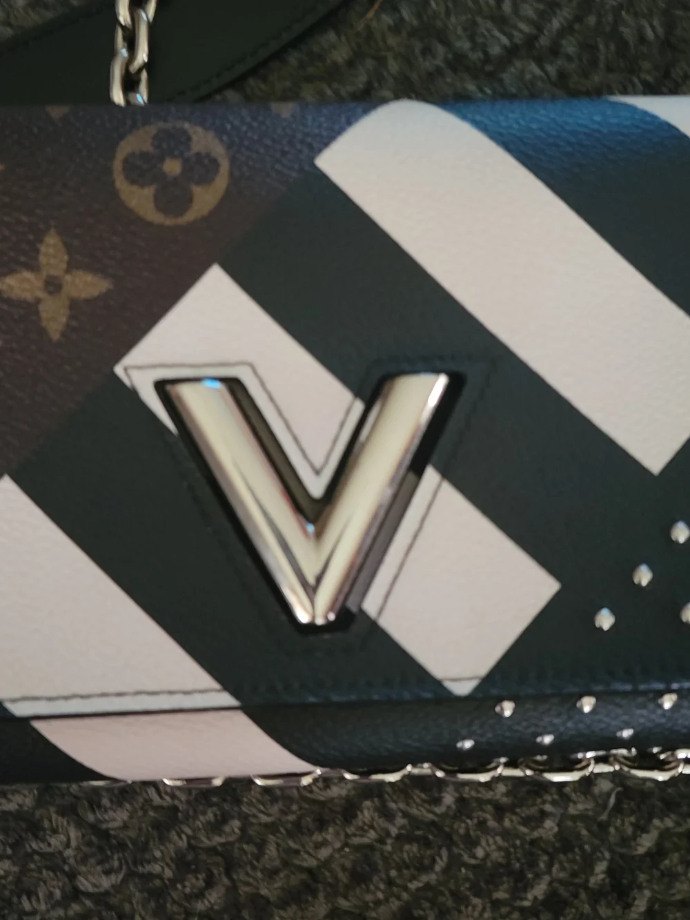 Louis Vuitton Limited Edition Twist Walket On Chain Crossbody Bag